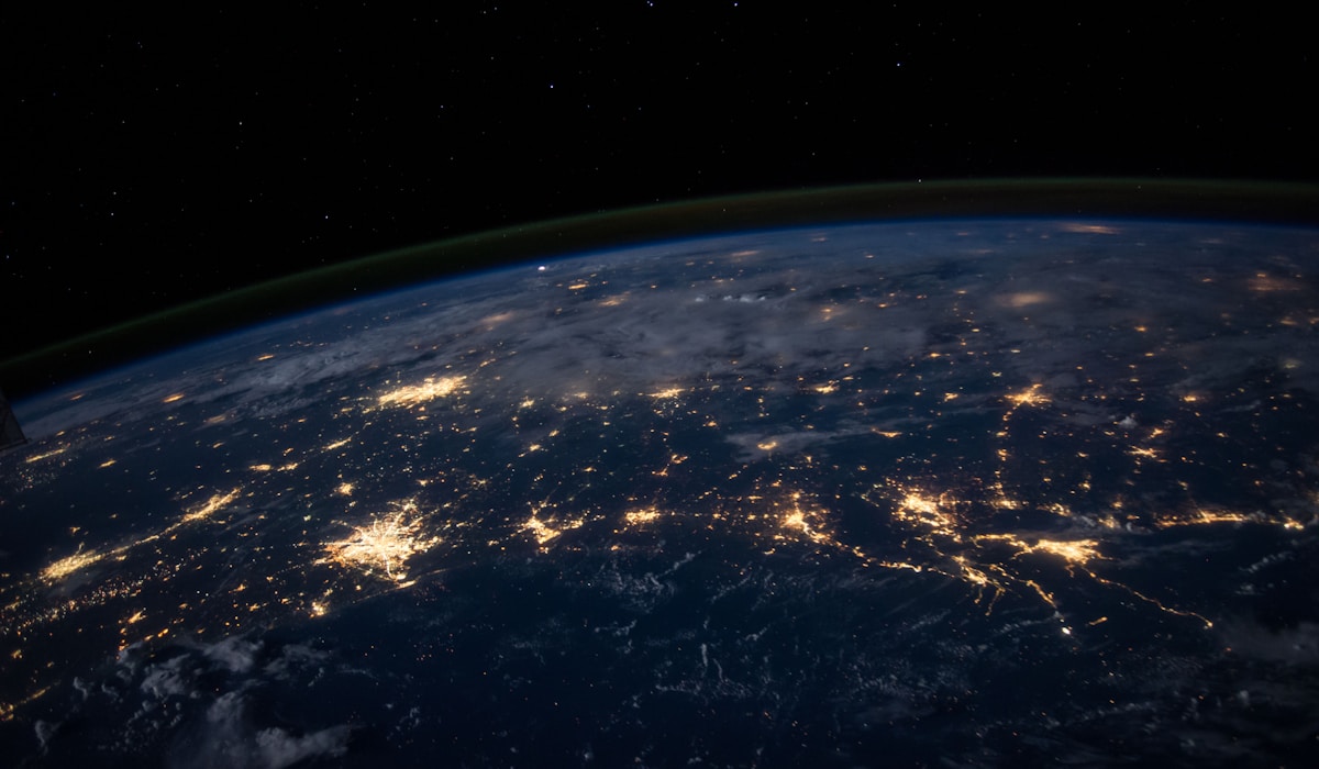 Time zones, async and trust: thriving on a distributed team